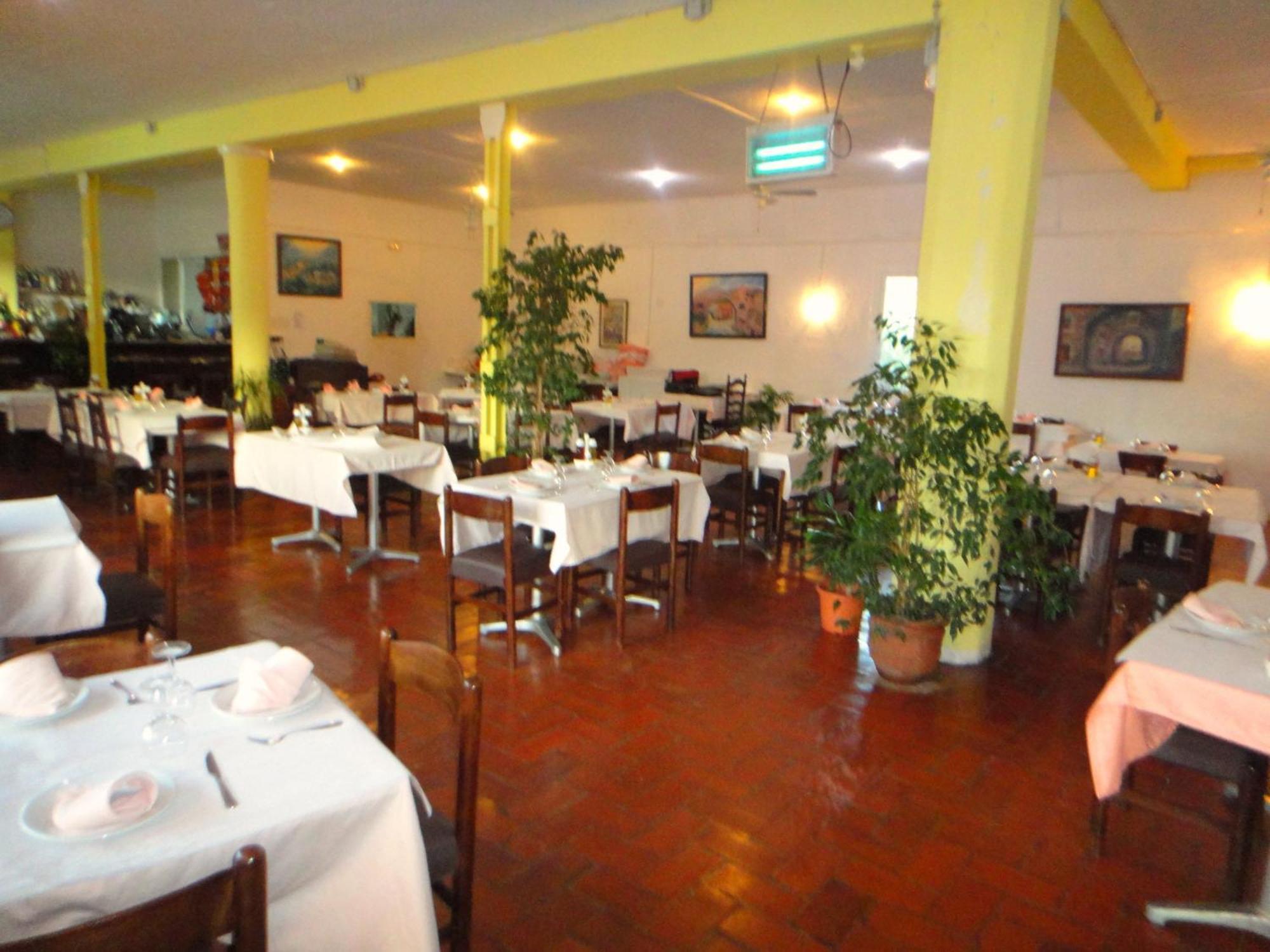 Отель Pensio Restaurant Льянсса Экстерьер фото